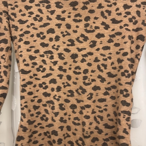 Abercrombie long sleeve cheetah bodysuit small - Picture 2 of 6